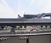 大道路からは少し離れていて日当りもよいですよ。