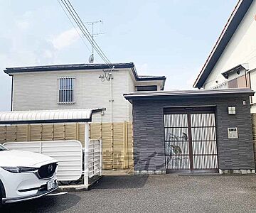外観：千本通りに建つ可愛いハイツです。