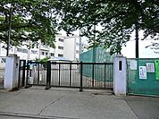 八王子市立四谷中学校まで約363m
