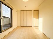 家族の空間も大切ですが、それぞれのプライベートな時間も大切です。すべてのお部屋が二面採光となっており、外の明るさが室内に届きます。快適なお部屋で自分だけのリラックスタイムを。