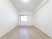 心地よい光が差し込む居室です。