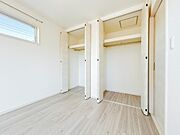 奥行きのある収納は大容量の収納能力がありますね。