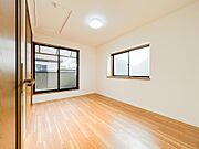 心と体をゆったりと安らげる主寝室。一日の疲れを癒すだけでなく、落ち着ける空間です。