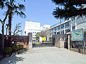 武蔵村山市立第一小学校まで約295m