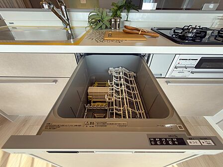 家事の負担を軽減してくれる、便利なビルトイン食洗機を完備。