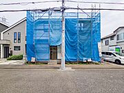 現在建築中のため、完成時には新築ならではの清潔感と最新の設備が整った住まいに。新しい住環境で安心して暮らせる日々が待っており、家族にとっての理想の住まいが形になっていきます。
