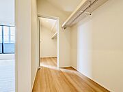 【WIC】お洋服やバッグ、季節物の家電まで丸ごとたっぷり仕舞える大容量のウォークインクローゼット。