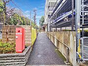 マンションの共用部分が丁寧に整備され、清潔感あふれる住環境が広がっています。住民一人ひとりが快適に過ごせるよう配慮された空間で、住まい全体の管理体制の良さが実感できます。
