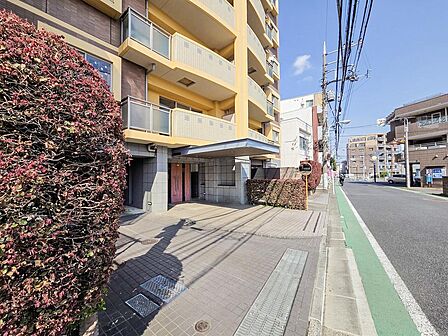共用部分の美しい管理が印象的なマンション。清掃が行き届いており、住む人や来客にとっても心地よい空間が広がります。清潔感が保たれているため、安心して生活を楽しめる住まいです。