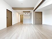 日当たりが良く、常に明るいリビングです。風通りも良いため、気持ちのいい毎日を過ごせそうです。