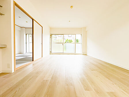 住まいには気付きがあり、住まうごとに様々な角度から違う顔を見せてくれます。新生活は小さな発見の連続です。オートバス完備。2026/9/3撮影