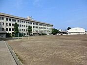 稲城市立稲城第一中学校まで約880m