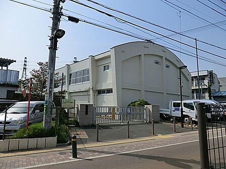 稲城市立稲城第一中学校まで約944m