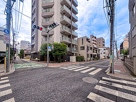 駅近で生活利便施設も充実したエリアに位置するマンション。通勤・通学・買い物など日常のあらゆるシーンで利便性の高さを実感できるライフスタイルが実現します。