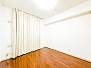 過ぎ行く時間をゆったりと感じることができる落ち着いたお部屋。静かな環境でリラックスタイムを