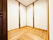 2階には大容量のウォークインクローゼットを完備。衣類だけでなく、季節物や大きな荷物もスッキリ収納。
