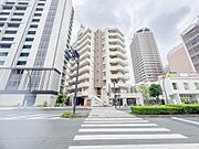 物件の陽当りや通風・仕様設備やお部屋の大きさの比較、近隣・周辺環境や街並みなど、資料には掲載していない情報が現地にはたくさんあります。　是非一度、現地をご確認ください。