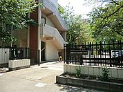 武蔵村山市立雷塚小学校 270m