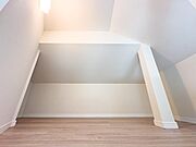 約2.8帖のロフトを完備。照明付きでお荷物の整理が捗ります。お子様が小さいうちは、お子様の秘密基地などの遊び場に◎室内（2026年6月）撮影