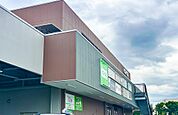 サンドラッグ調布染地店まで約585m