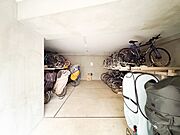 駐輪スペースを備えたマンション。日常の移動手段として自転車をいつでも活用しやすい便利な環境です。2台所有など駐輪に関するご要望があれば管理会社へ確認をさせていただきます。