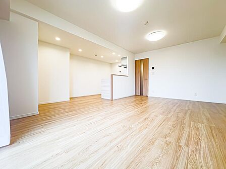 住まう人の感性を刺激する上質なリノベーション空間。良い物に触れ、良い場所に身を置く喜びが、暮らしの質を高めてくれます。2026/6/26撮影