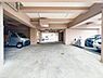 駐車場：駐車場スペース。月額13000円～16500円でご利用いただけます。ご利用の際は空き状況を確認いたします。現地（2026年6月）撮影