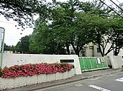 多摩市立第三小学校まで約1080m