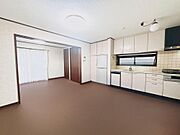 贅沢といえるほどの豊かな居住性と、プライドを満たすクオリティが見事に調和した住空間。リビングも広く設け、訪れる人々を暖かく迎えてくれます。