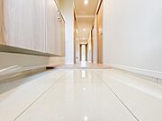 家の顔となる玄関。 収納部分を多く採用し、スッキリとした広さを確保出来ました。ゲストを迎え入れても安心の空間です。