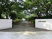 多摩市立諏訪中学校まで約518m