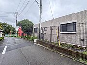 現在居住中ですが、事前予約にて室内内覧も調整いたします。まずは外観や周辺環境、駐車スペースの使い勝手から確認してみませんか。　