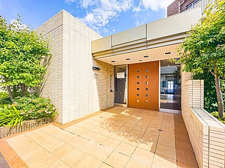まるで高級ホテルに来たかのようなラグジュアリーな雰囲気のエントランススペース。マンションの顔とも言うべき場所です。2026/6/29撮影
