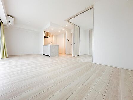 家具のレイアウトがしやすい整形リビング。ダイニングとリビングを無理なく配置でき、ご家族がゆったり過ごせる設計です。
