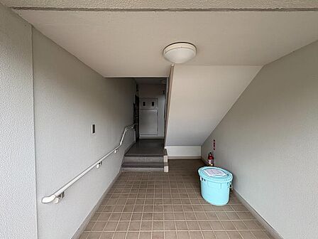 マンションに住まう人をいつも暖かく迎えてくれるような、優しい温もりが漂っています。