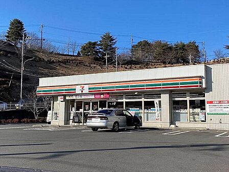 セブンイレブン多摩鶴牧1丁目店まで約127m