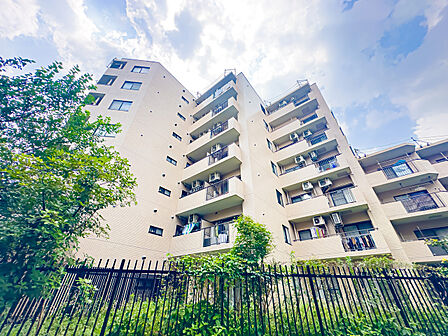趣のあるたたずまい。重ねた月日が、味わい深い歴史を感じさせる外観部分です。2026/7/16撮影
