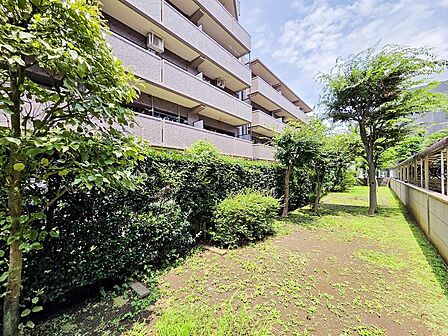 共用部分の美しい管理が印象的なマンション。清掃が行き届いており、住む人や来客にとっても心地よい空間が広がります。清潔感が保たれているため、安心して生活を楽しめる住まいです。