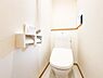 トイレ：温水洗浄便座完備のトイレスペース。ついつい考え事をしてしまうほど落ち着く空間です。現地（2026年9月）撮影