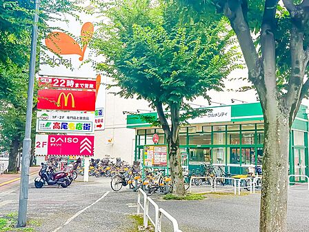 お買い物施設がすぐ側にあり、毎日の生活に大変便利です。