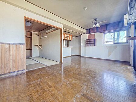 現状の写真ですが、これからリフォームが施されて新しい魅力が引き出される予定です。住まいがどのように生まれ変わるか、理想の住環境が実現する過程をぜひご期待ください。