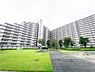 外観：重厚感のある石造りのアプローチ。日々の帰宅を誇らしく彩る、高級ホテルを彷彿とさせる気品ある玄関口。