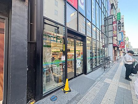 ファミリーマート 吉祥寺パークロード店まで約450m