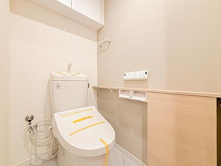リノベーションにより清潔感あふれるトイレに生まれ変わりました。使いやすい設備が整い、毎日の暮らしをしっかりサポートする快適な衛生的な環境となっています。