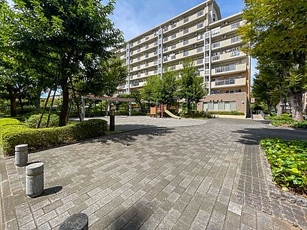 お子様を安心して遊ばせられる敷地内の公園スペース!緑豊かな環境で親子のふれあいタイムも充実。