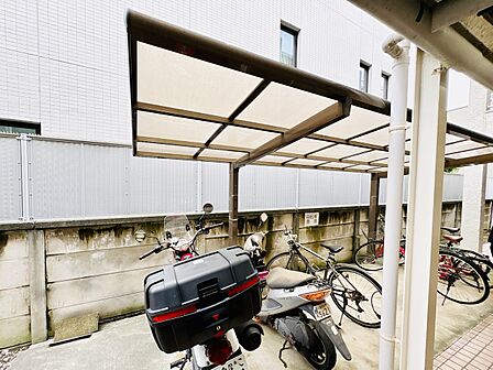 屋根付きの駐輪場。空き状況については随時変動いたしますので、お気軽にお問い合わせください。