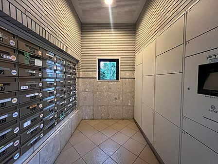 宅配ボックスが設置されたマンションは、不在時でも荷物を受け取れる大変便利な設備です。日常の利便性を高める充実した設備として、現代の生活をしっかりサポートします。
