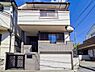 外観：中古戸建てながら、外観は丁寧に手入れが行き届いており、清潔感が感じられます。趣のあるデザインが魅力で、落ち着いた街並みにも馴染む佇まいが、家族の新しい暮らしを迎え入れてくれます。