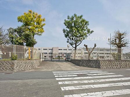 八王子市立由井第一小学校まで約304m