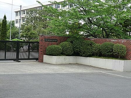 八王子市立松が谷小学校まで約550m